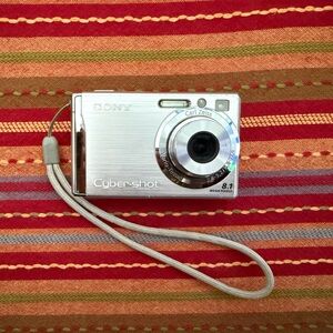 sony silver cyber shot digital camera